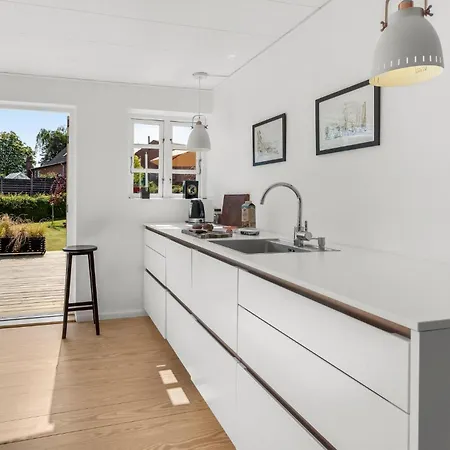 Dom wakacyjny 4 Bedroom Amazing In Aero *