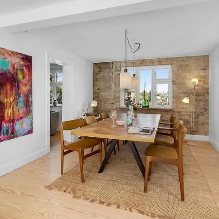 Dom wakacyjny 4 Bedroom Amazing In Aero *