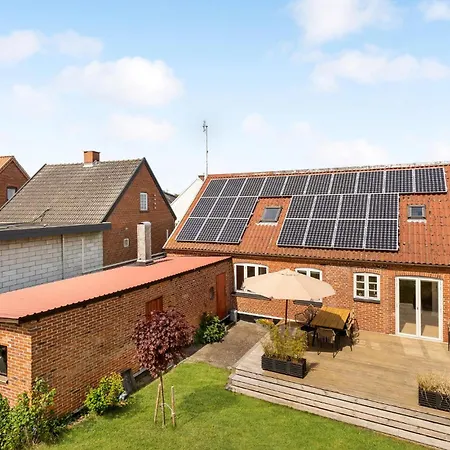 4 Bedroom Amazing In Aero * Søby